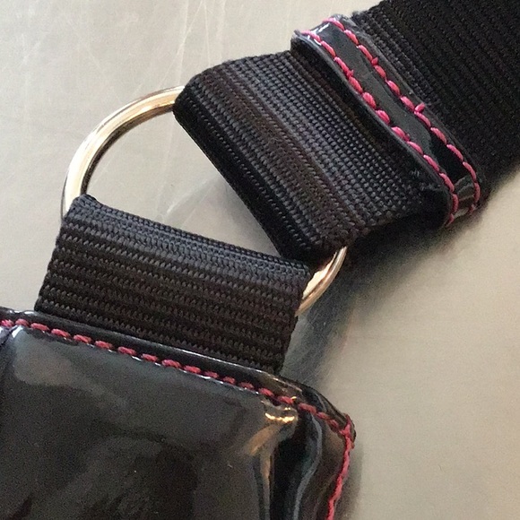 Pink Emma Q cross body, adjustable strap, outter flap & outer zipper. - Picture 6 of 8